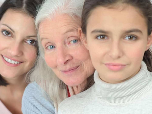 Wie Hormone die Gesundheit beeinflussen, ist für Frauen in jedem Alter anders.