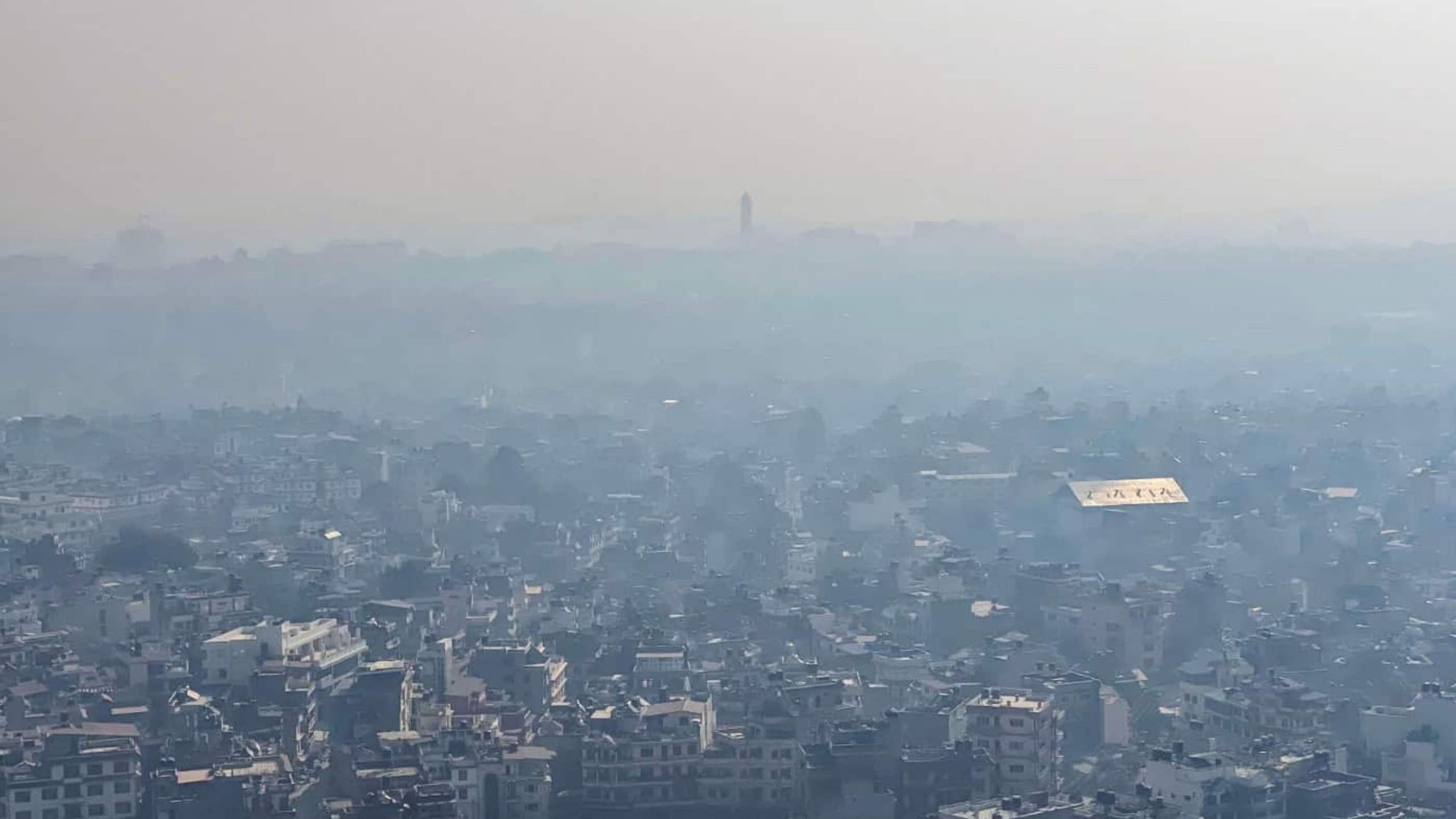 Dichter Dunst über Kathmandu, Nepal. Forscher aus Leipzig untersuchen, wie Smog in Millionenstädten das Klima beeinflusst.