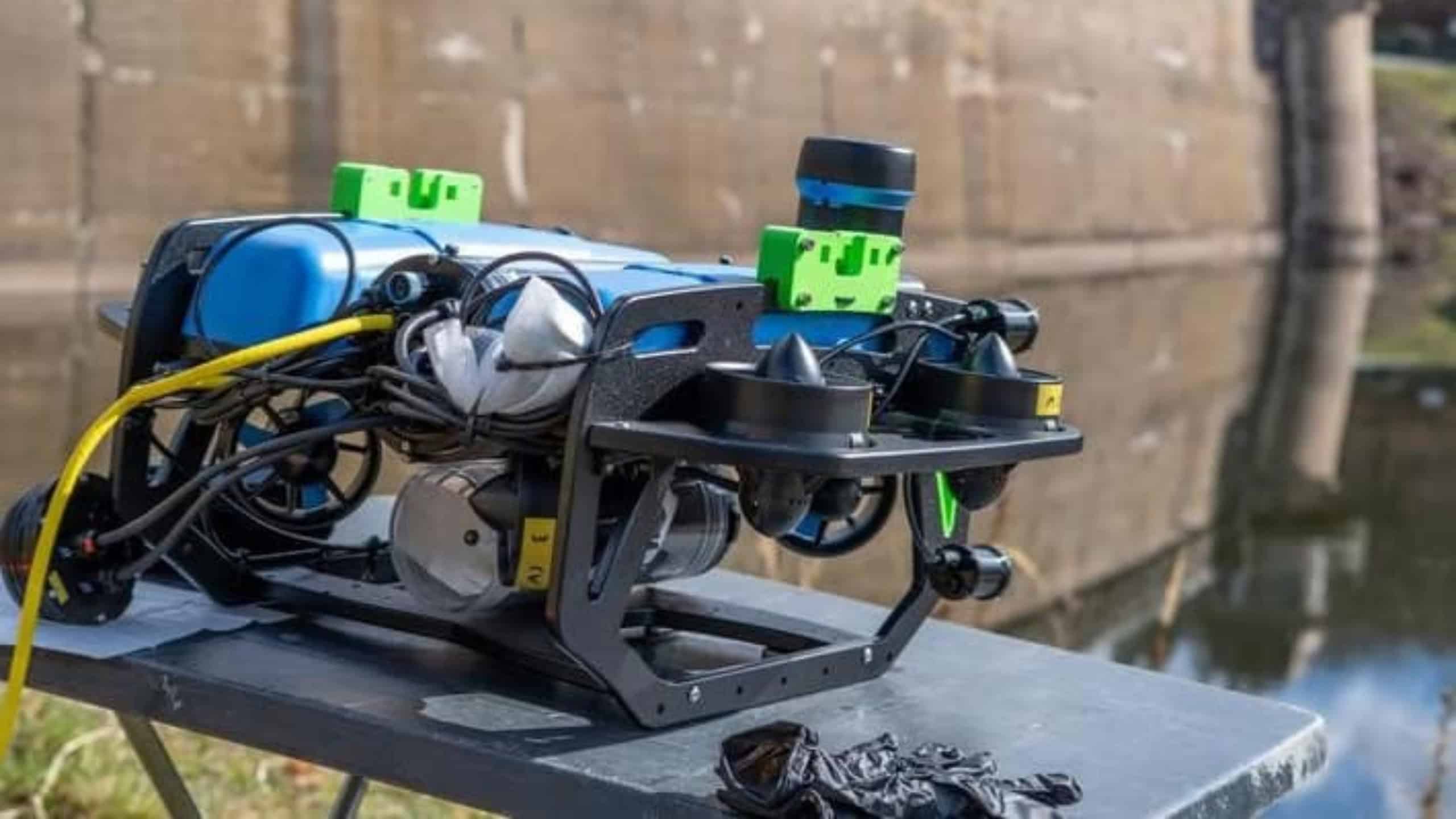 Erster Einsatz im echten Gewässer: Der Tauchroboter der TU Bergakademie Freiberg an der Talsperre Malter.