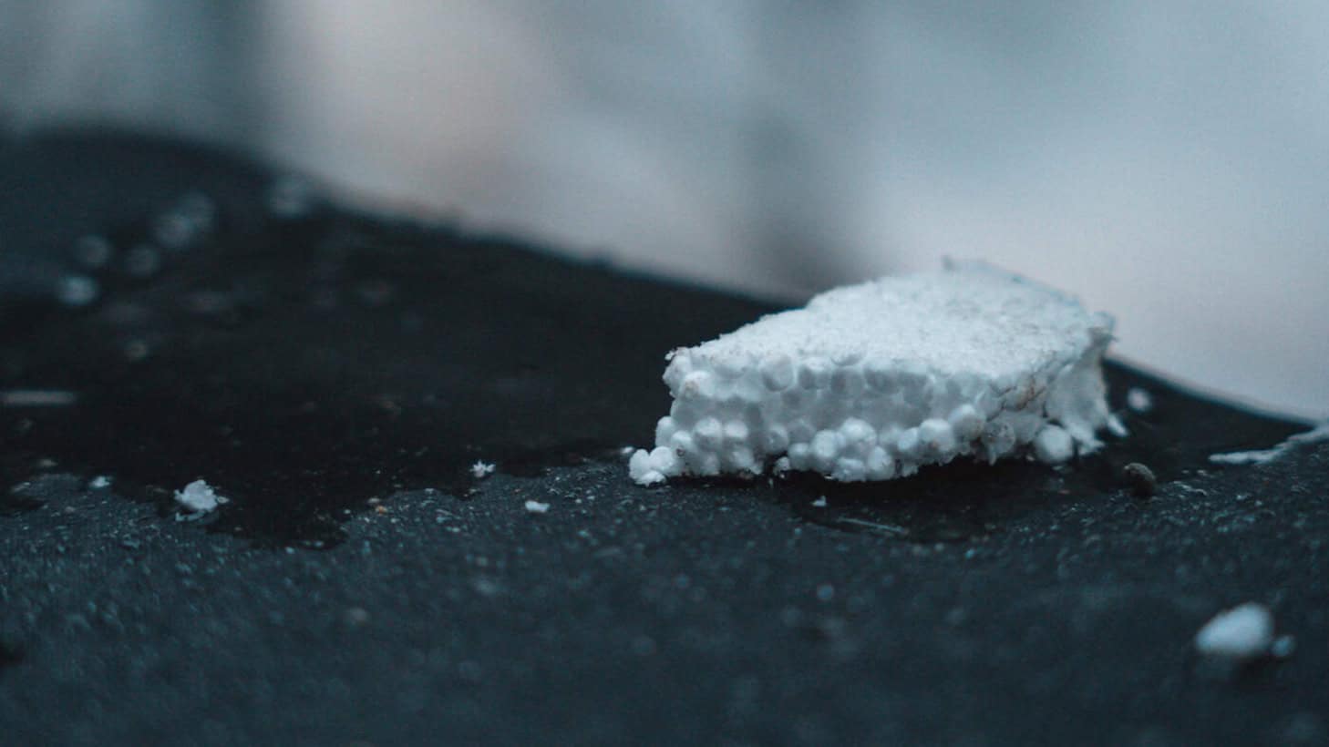 Styropor steckt in Millionen Wänden und Verpackungen. Sein Ausgangsstoff Styrol ist für Menschen und Umwelt gefährlich.