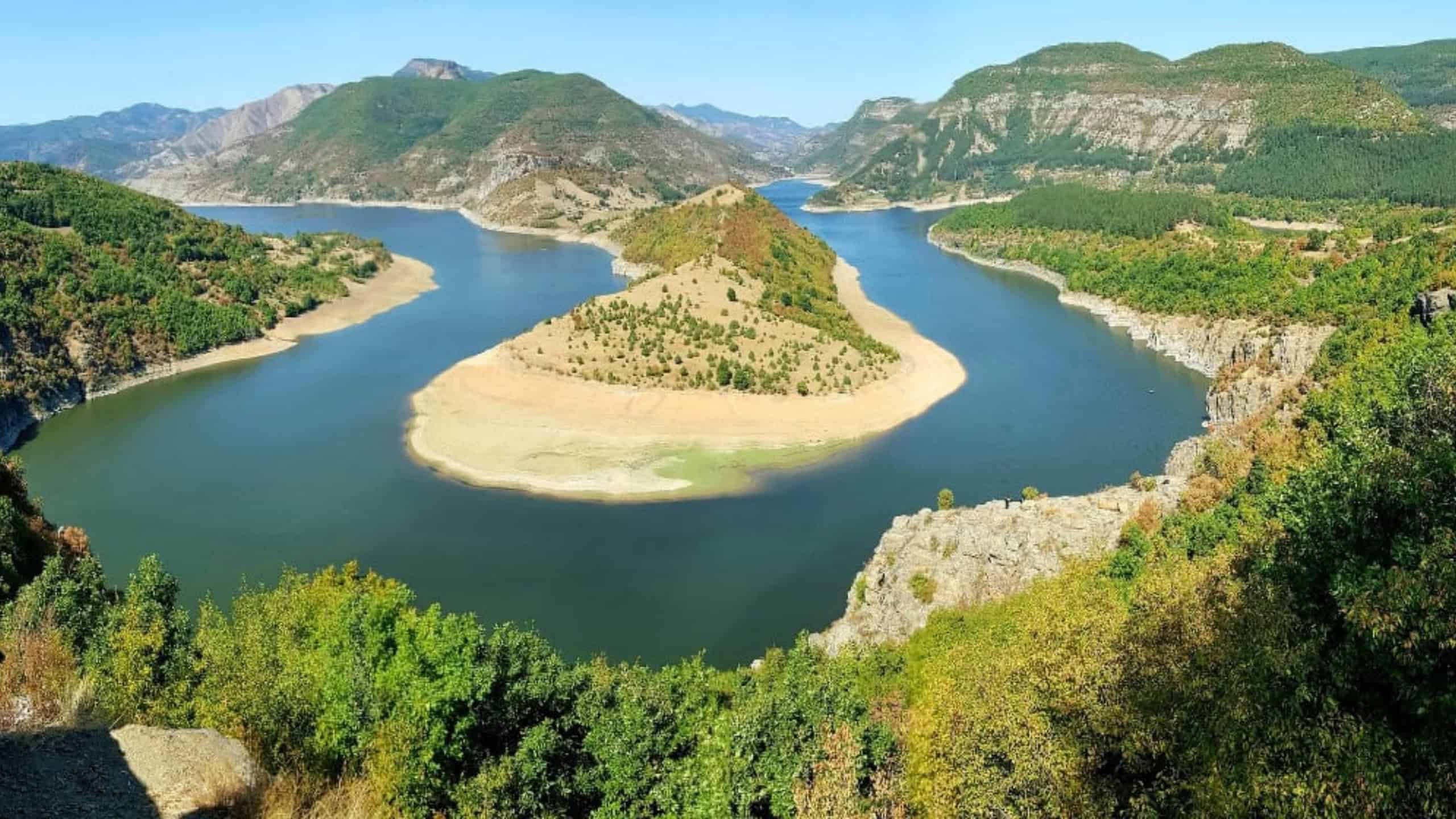 Malerische Flussschleife der Arda in den Rhodopen. Das bulgarische Gebirge ist laut neuen Computermodellen 40 Millionen Jahre jünger als bisher angenommen.