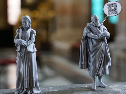 Nachbildungen von Figuren des Zwickauer Doms aus dem 3D-Drucker mit QR-Codes