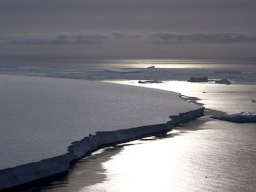 Luftaufnahme der Pine Island-Bucht in der Westantarktis
