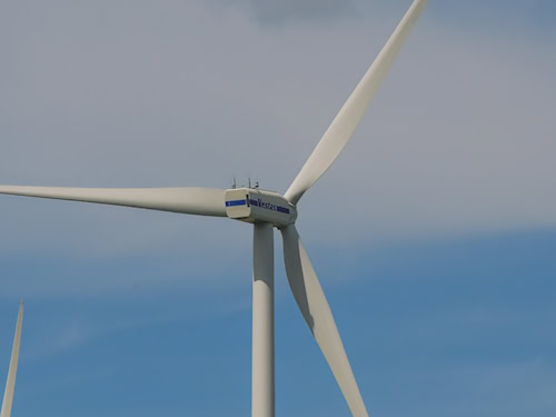 Windkraftanlage mit drei Rotorblättern