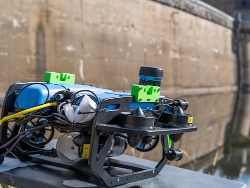 Tauchroboter für die KI-gestützte Untersuchung von Staumauern unter Wasser