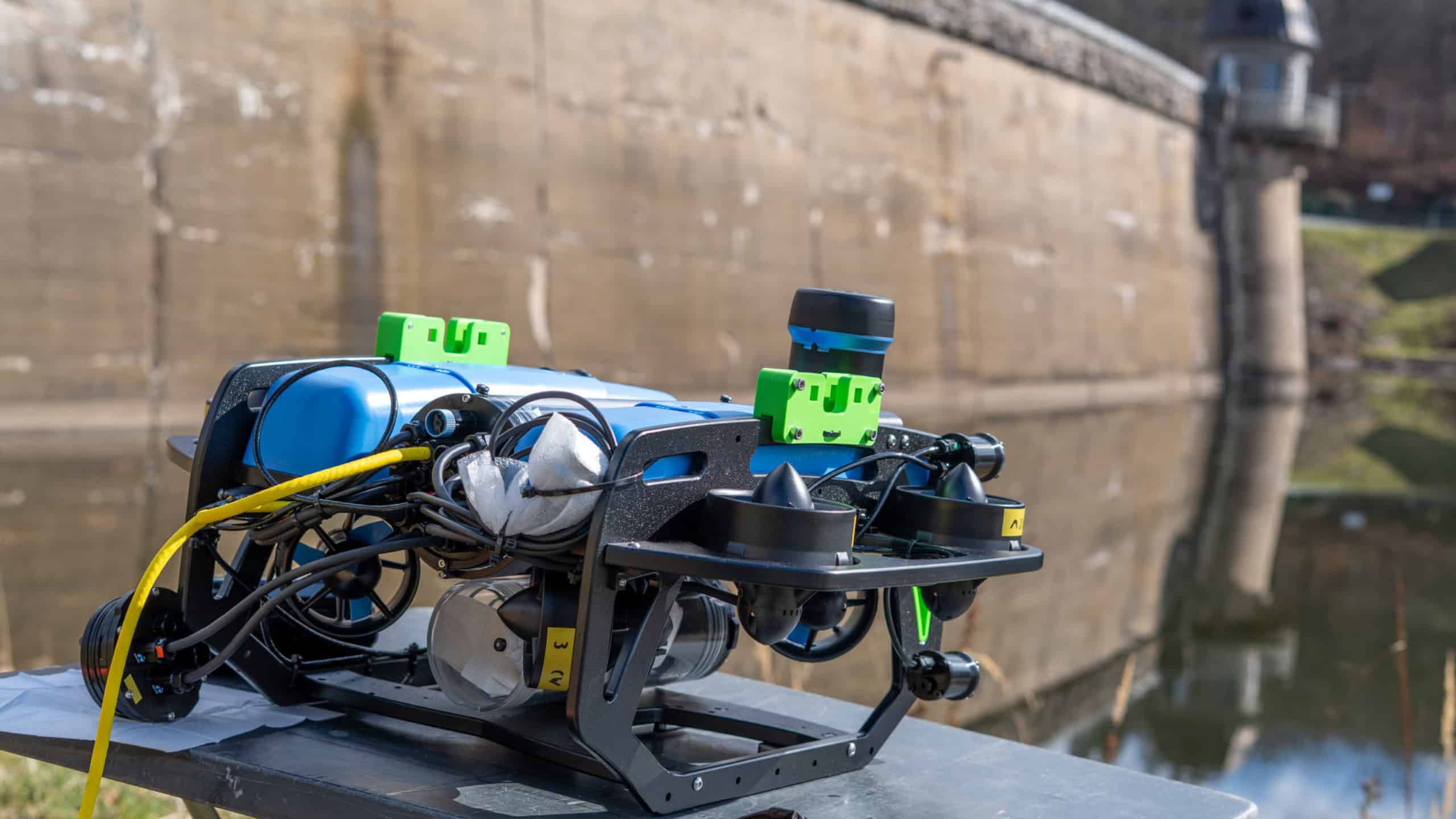 Tauchroboter für die KI-gestützte Untersuchung von Staumauern unter Wasser