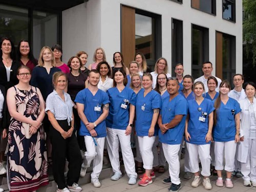 Sie testen neue Krebstherapien – so früh und so sicher wie möglich: das Team der Early Clinical Trial Unit am NCT/UCC Dresden.