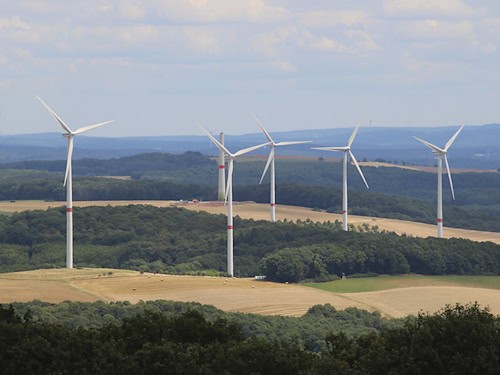 Windräder zur Stromerzeugung aus Windenergie