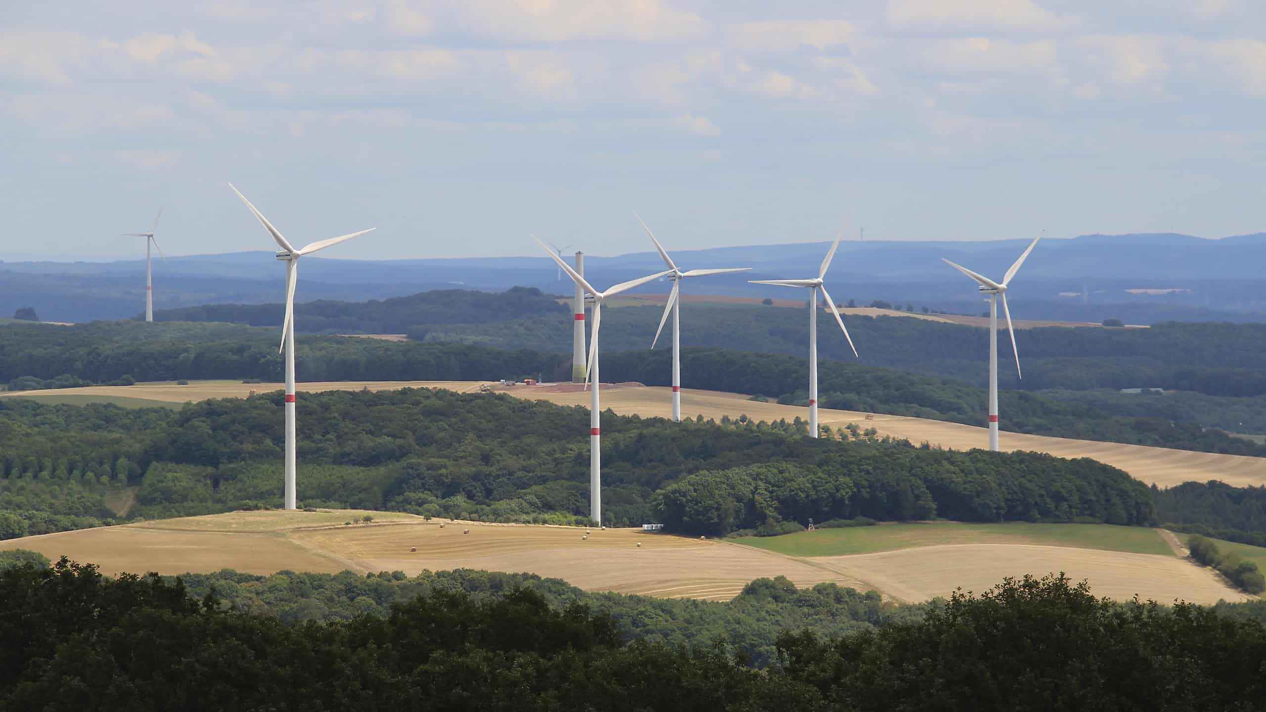 Windräder zur Stromerzeugung aus Windenergie