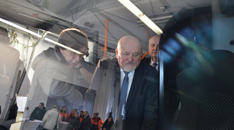 Ersten neuen Bus im GVB-Design präsentiert.