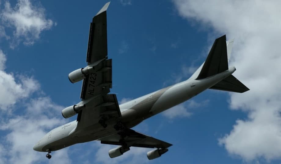 Flughafennähe: Lärmbelastung und Standortvorteil