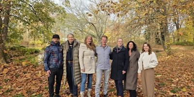 Gemeinsam im Herbstlicht: Das reVex-Team beim Startspaziergang im CoWorking-Space Leipzig