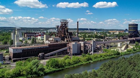 Das Werk der Arcelor Mittal Eisenhüttenstadt GmbH am Oder-Spree-Kanal. / Foto: Patrick Pleul/dpa-Zentralbild/dpa