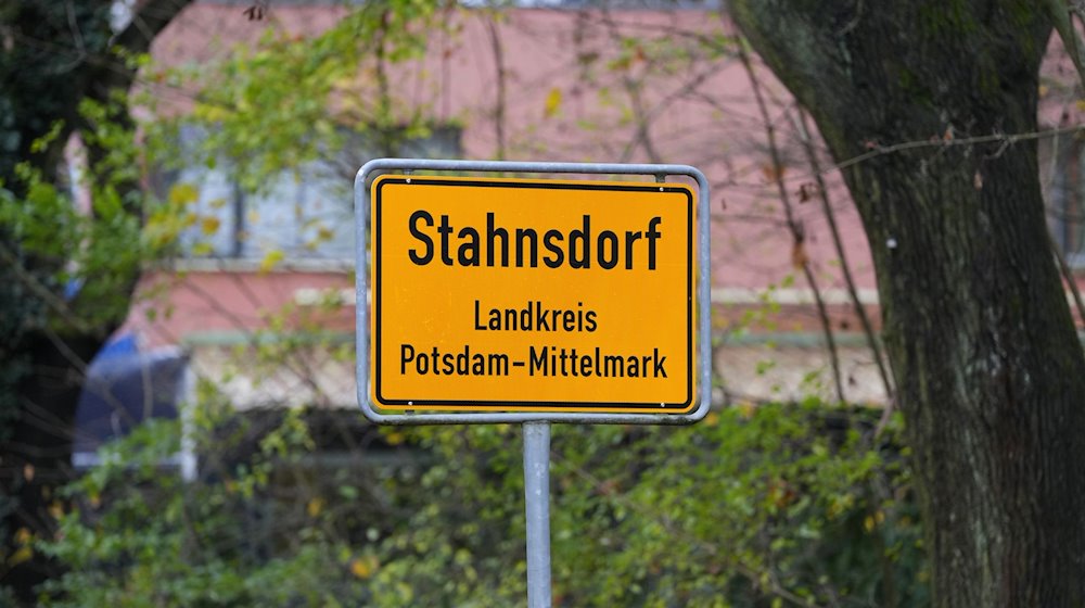 Das Ortseingangsschild von Stahnsdorf im Landkreis Potsdam-Mittelmark. / Foto: Soeren Stache/dpa