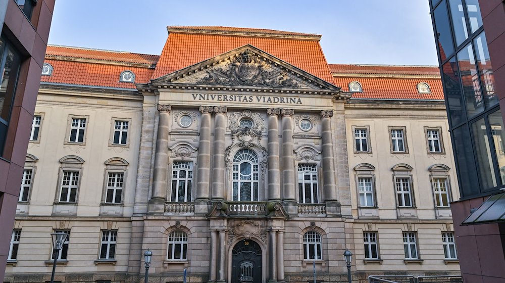 Blick auf Hauptgebäude der Europa-Universität Viadrina. / Foto: Patrick Pleul/dpa