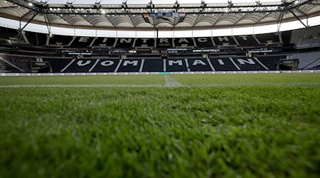 Blick in das Stadion vor Beginn des Spiels. / Foto: Christian Charisius/dpa