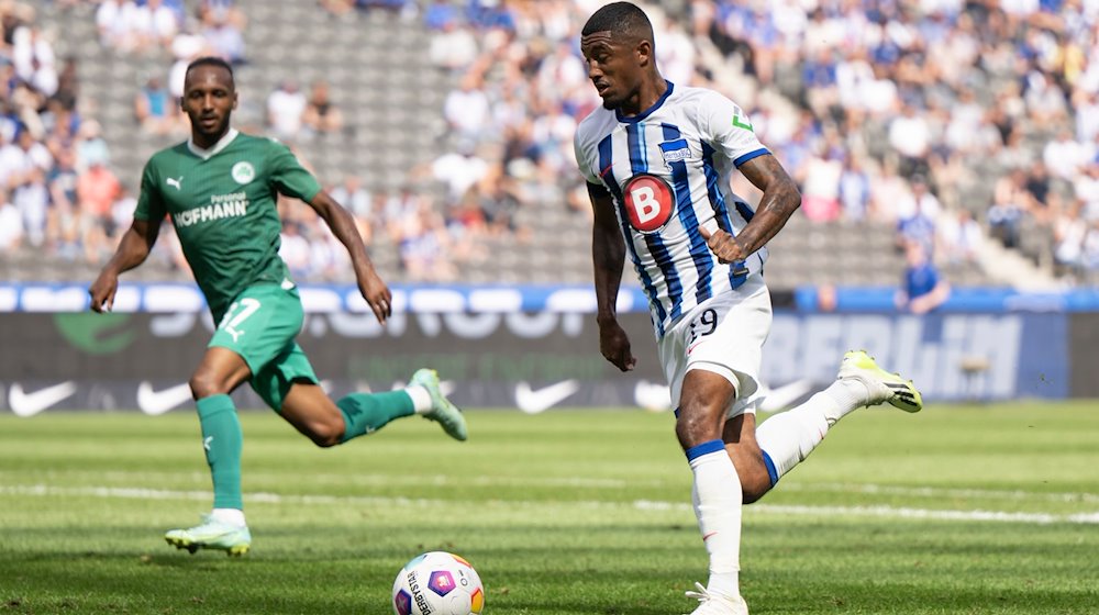 Herthas Jeremy Dudziak wird gegen Schalke beginnen. / Foto: Sebastian Christoph Gollnow/dpa