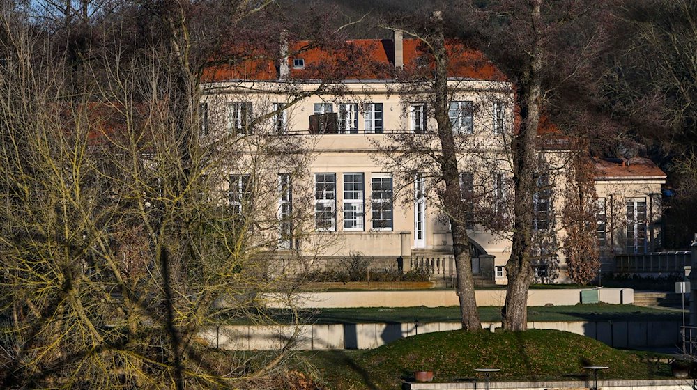 Blick auf das Gästehaus am Lehnitzsee im Potsdamer Stadtteil Neu Fahrland. / Foto: Jens Kalaene/dpa