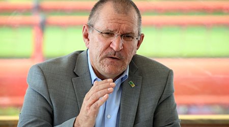 Henrik Wendorff, Präsident des Landesbauernverbandes, während einer Pressekonferenz. / Foto: Soeren Stache/dpa-Zentralbild/dpa/Archivbild