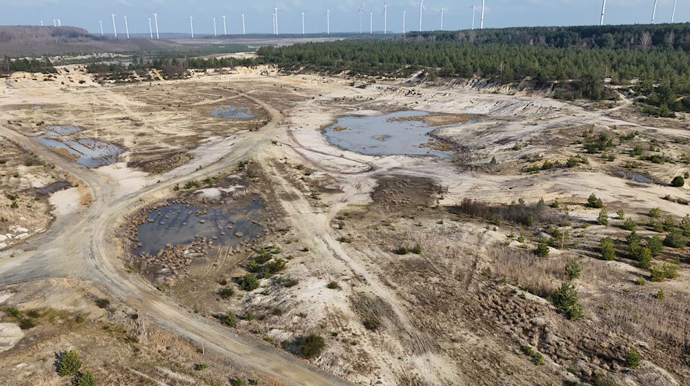 Blick auf das Gelände des ehemaligen Tagebau Klettwitz. / Foto: Sebastian Willnow/dpa