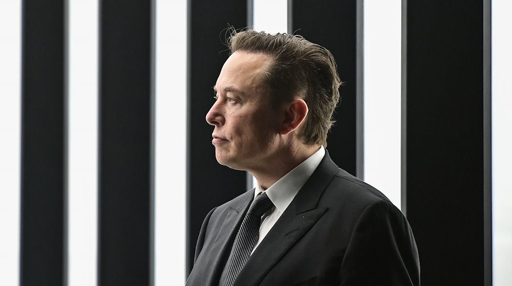 Elon Musk, Tesla-Chef, nimmt an der Eröffnung der Tesla-Fabrik Berlin Brandenburg teil. / Foto: Patrick Pleul/dpa/Archivbild