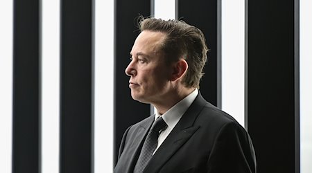Elon Musk, Tesla-Chef, nimmt an der Eröffnung der Tesla-Fabrik Berlin Brandenburg teil. / Foto: Patrick Pleul/dpa/Archivbild