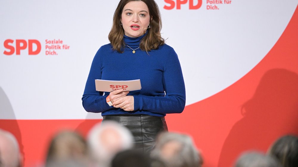 Jana Bertels spricht während der Vorstellungsrunde. / Foto: Hannes P. Albert/dpa