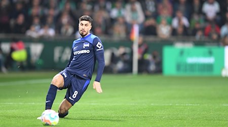 Herthas Suat Serdar am Ball. / Foto: Carmen Jaspersen/dpa