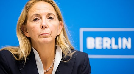 Barbara Slowik, Polizeipräsidentin in Berlin, nimmt an einer Pressekonferenz teil. / Foto: Christoph Soeder/dpa