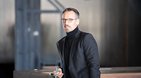 Christian Spuck, Intendant des Staatsballetts Berlin, steht in der Deutschen Oper. / Foto: Paul Zinken/dpa