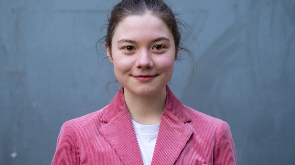 Hannah Schiller, Schauspielerin, kommt im Rahmen des Filmfests München zu der Premiere der Serie „Die nettesten Menschen der Welt“. / Foto: Sven Hoppe/dpa/Archivbild