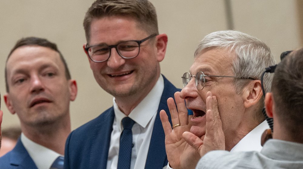 Hans-Christoph Berndt (r) und René Springer (M)von der AfD Brandenburg. / Foto: Monika Skolimowska/dpa