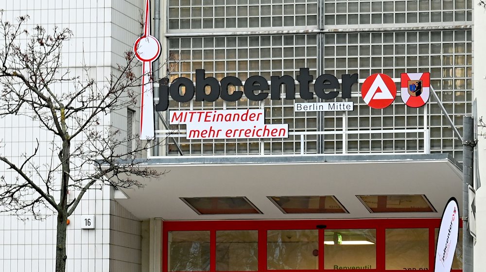 Blick auf das Jobcenter Berlin Mitte. / Foto: Philipp Znidar/dpa