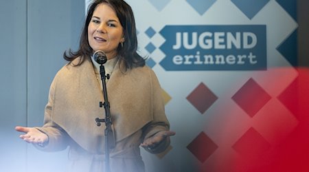 Annalena Baerbock (Bündnis 90/Die Grünen), Bundesaußenministerin, spricht in der Gedenkstätte Sachsenhausen. / Foto: Hannes P. Albert/dpa