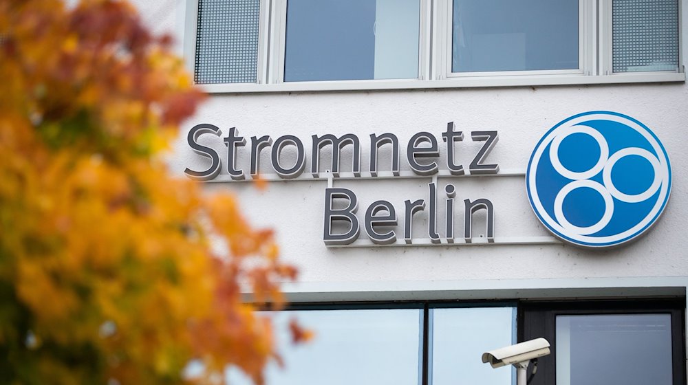 Das Logo am Hauptsitz der Stromnetz Berlin GmbH. / Foto: Christoph Soeder/dpa