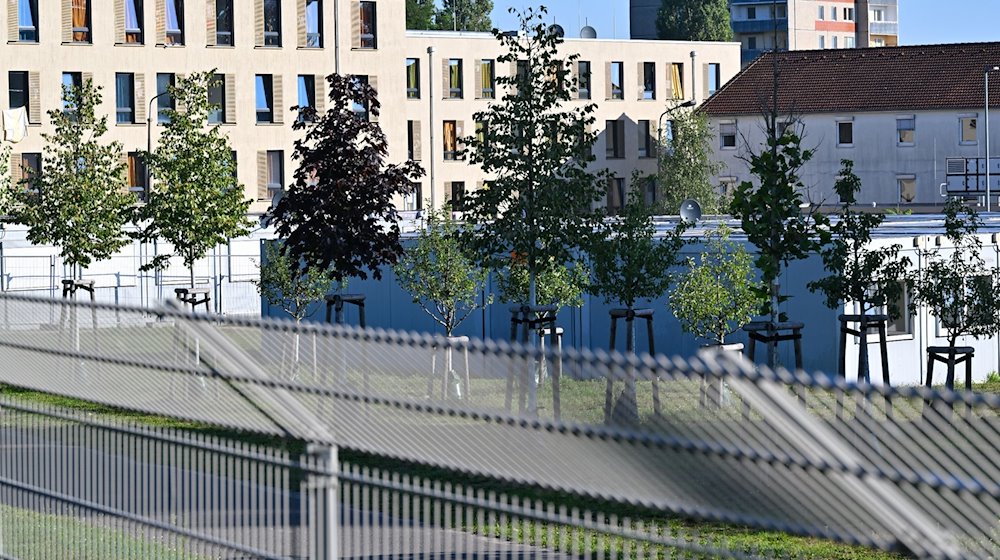 Das Gelände der Erstaufnahme-Einrichtungen des Landes Brandenburg in Eisenhüttenstadt. / Foto: Patrick Pleul/dpa/Archivbild