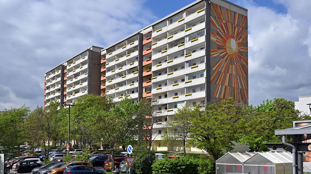 Ein Plattenbau in der Schleizer Straße in Gera Lusan, der mittlerweile unter Denkmalschutz steht. / Foto: Martin Schutt/dpa