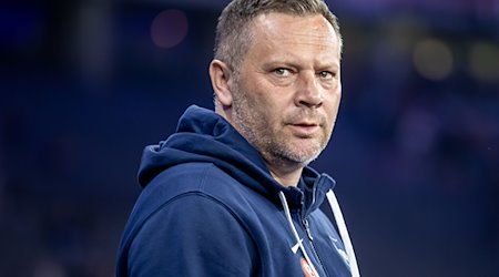 Trainer Pal Dardai von Hertha BSC betritt das Stadion. / Foto: Andreas Gora/dpa