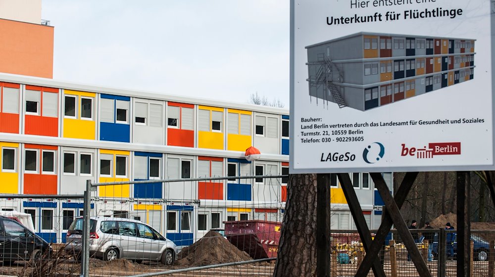 Wohncontainer in der Alfred-Randt-Straße in Treptow-Köpenick. / Foto: Paul Zinken/dpa/Archivbild