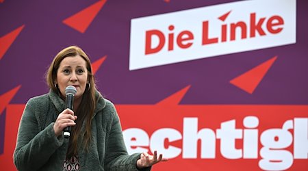 Janine Wissler, Parteivorsitzende der Partei Die Linke, spricht zum Auftakt der Wahlkampfphase der Partei Die Linke zur Europawahl. / Foto: Sebastian Gollnow/dpa