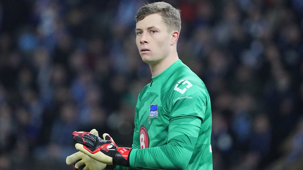 Tjark Ernst könnte bei Hertha BSC bald wieder im Tor stehen. / Foto: Soeren Stache/dpa/Archivbild