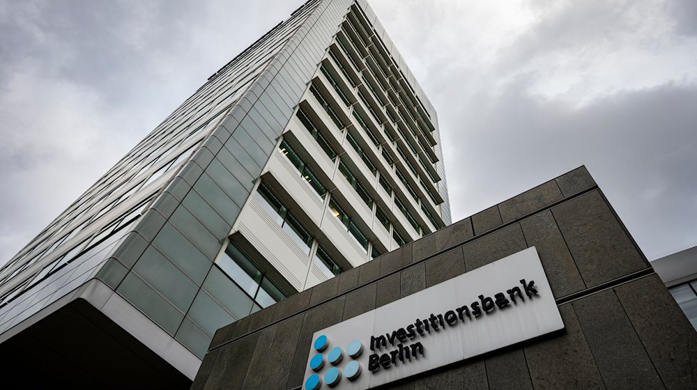 Der Eingang der Investitionsbank Berlin (IBB). / Foto: Fabian Sommer/dpa