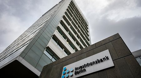 Der Eingang der Investitionsbank Berlin (IBB). / Foto: Fabian Sommer/dpa