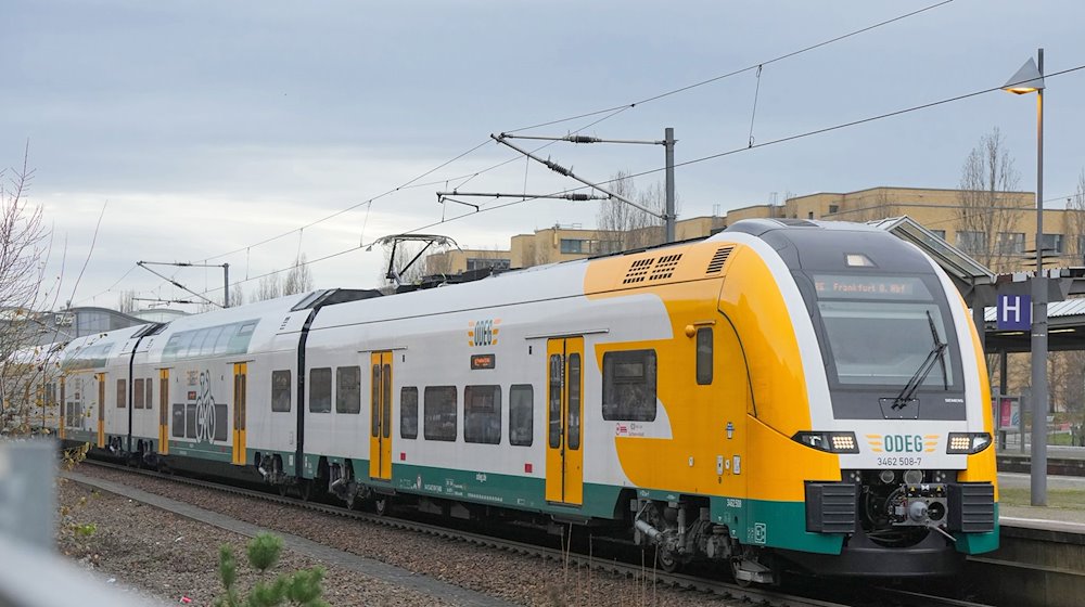 Ein Zug der Ostdeutsche Eisenbahn GmbH (ODEG). / Foto: Soeren Stache/dpa/Symbolbild