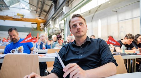 Maximilian Schirmer, ist einer der beiden Landesvorsitzenden von Die Linke in Berlin. / Foto: Christoph Soeder/dpa