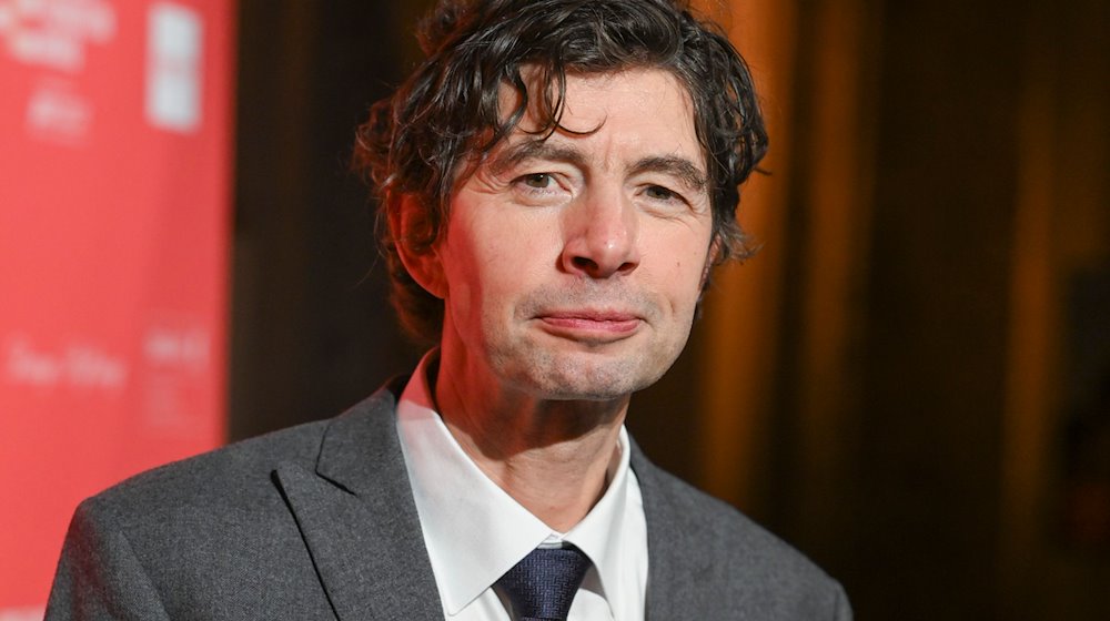 Der Virologe Christian Drosten kommt zur Preisverleihung der "Einstein Foundation Awards" in das Bode-Museum. / Foto: Jens Kalaene/dpa