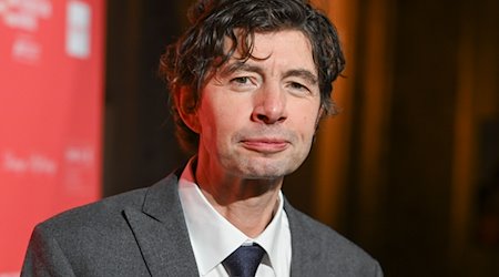 Der Virologe Christian Drosten kommt zur Preisverleihung der "Einstein Foundation Awards" in das Bode-Museum. / Foto: Jens Kalaene/dpa