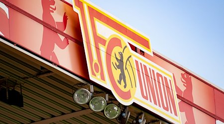 Das Logo des 1. FC Union Berlin im Stadion An der Alten Försterei. / Foto: Fabian Sommer/dpa/Symbolbild