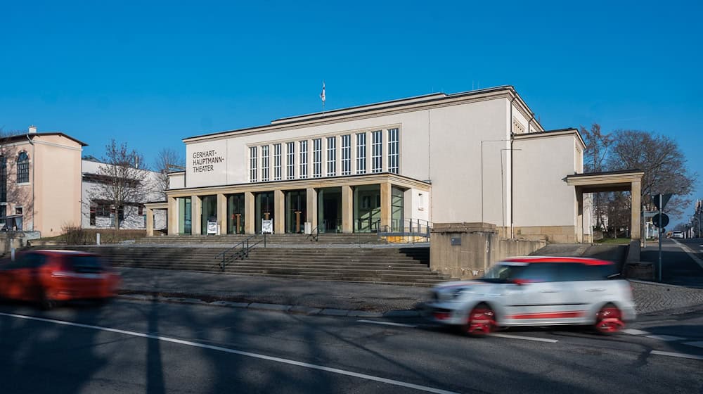 Das Gerhart-Hauptmann-Theater Görlitz-Zittau am Theaterring in Zittau. / Foto: Paul Glaser/dpa