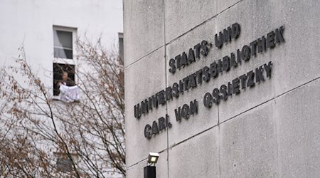 Blick auf die Staats- und Universitätsbibliothek auf dem Universitätsgelände. / Foto: Marcus Brandt/dpa